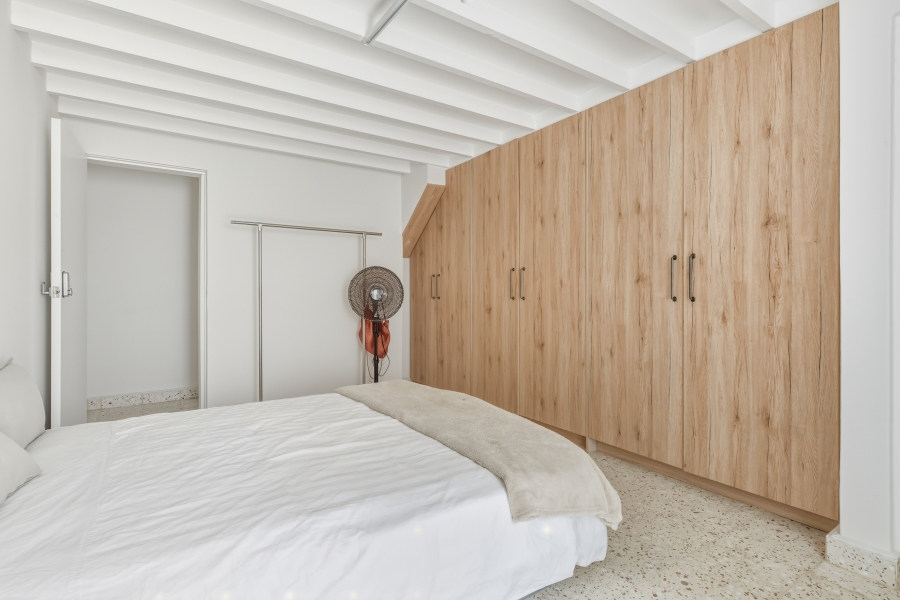 2 Bedroom Property for Sale in Vredehoek Western Cape